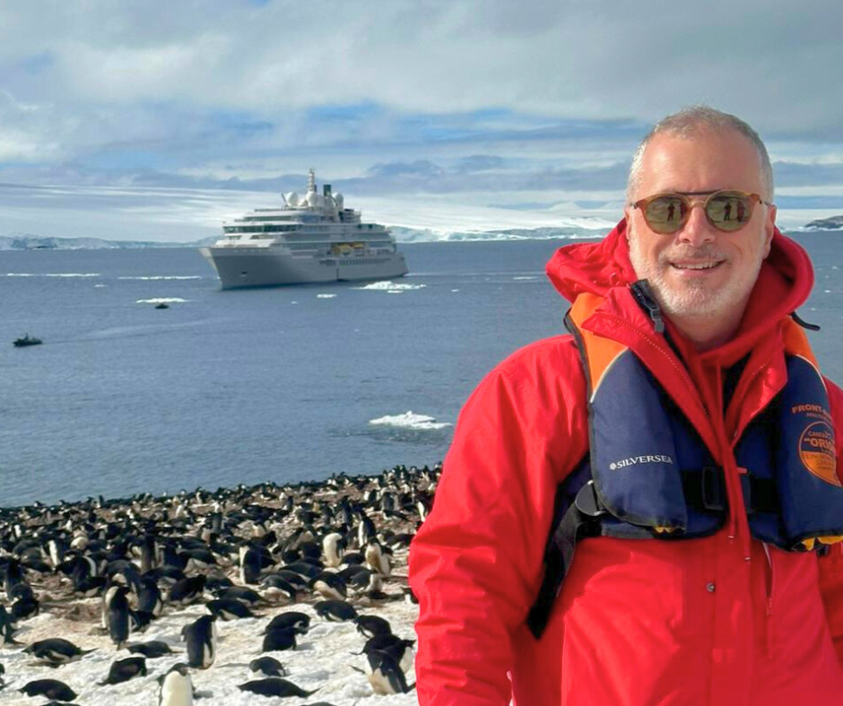 crucero superlujo silversea en la Antártida con pingüinos