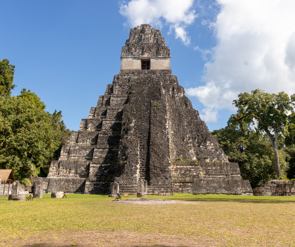 yacimiento arqueologico tikal visita del viaje en grupo exclusivo a guatemalatesoro escondido en el corazón de América central